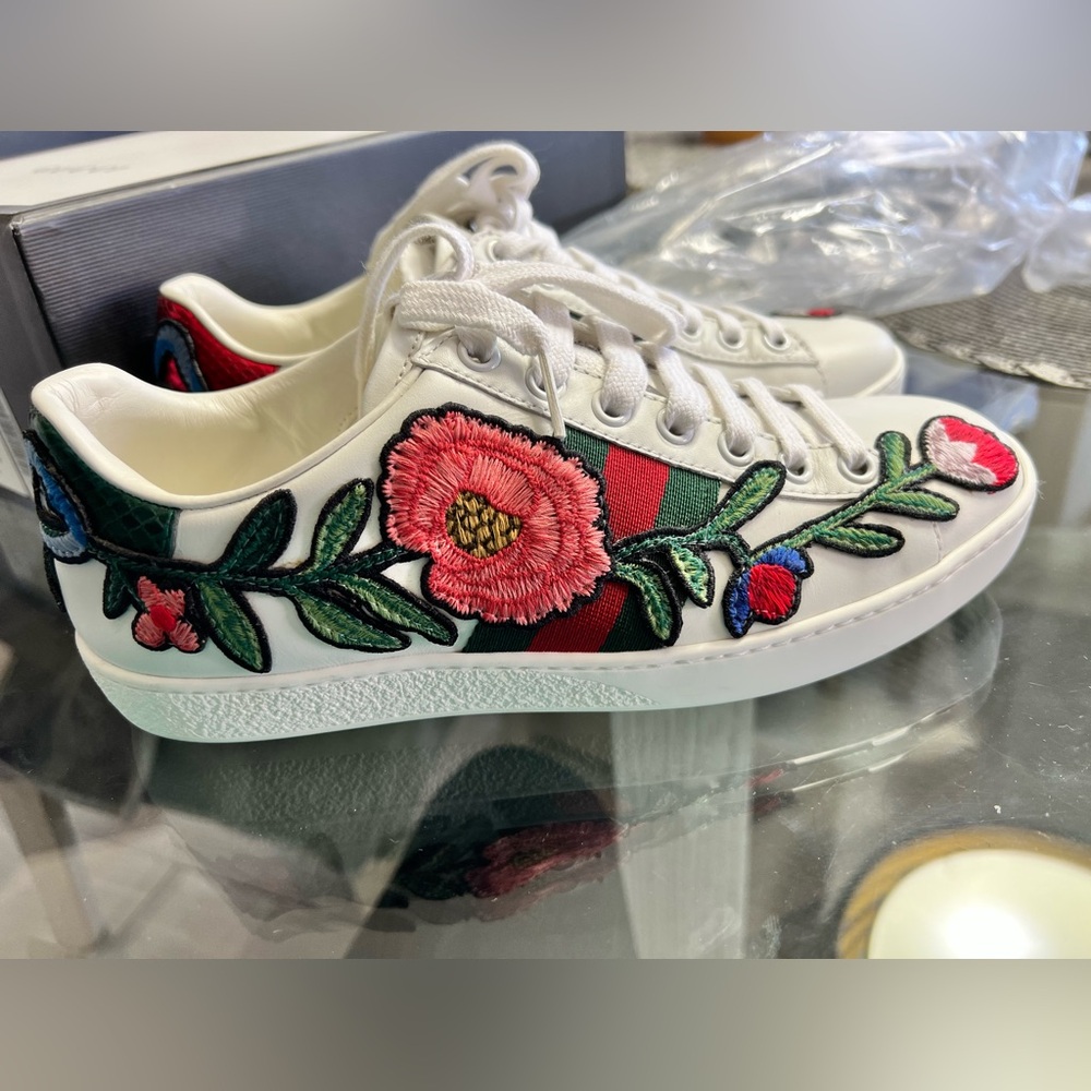 Brand new ace sneakers with embroidery on sides